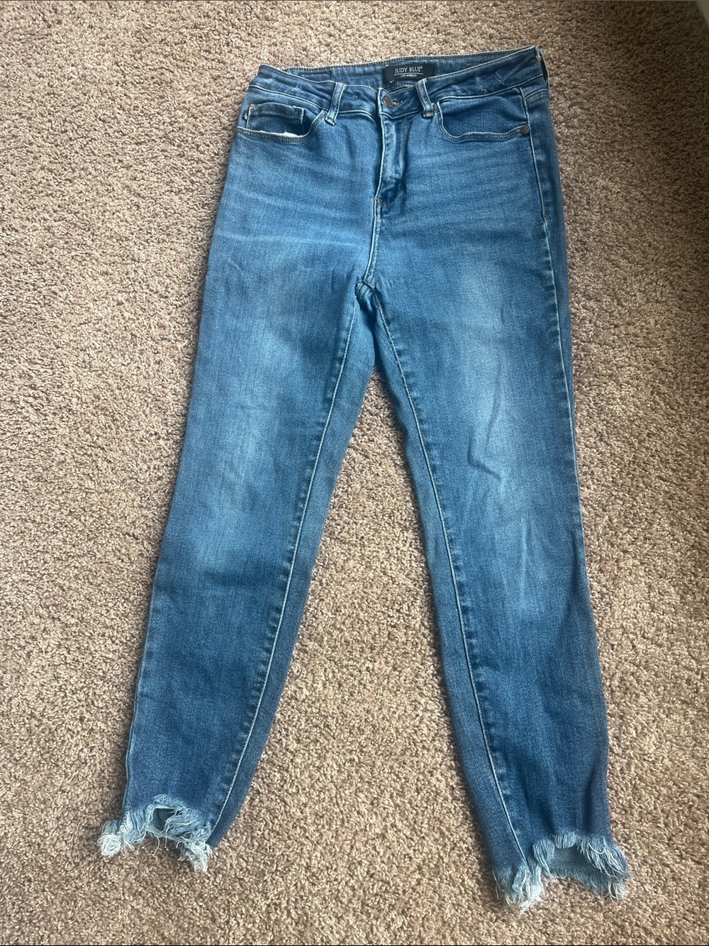 Judy Blue Medium Wash High-Rise Skinny Jeans with Frayed Ankles Size 28
